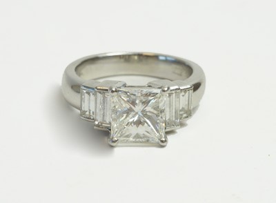 Lot 63 - Princess cut diamond ring