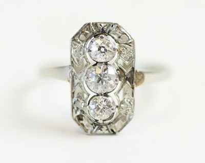 Lot 69 - An Art Deco diamond ring