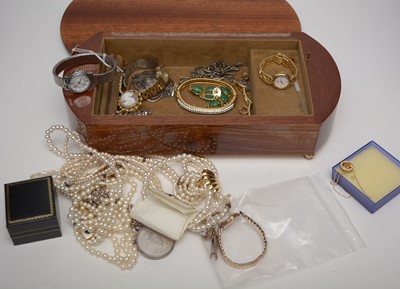 Lot 250 - A pair of carved shell cameo earrings and other jewellery