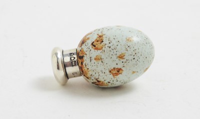 Lot 199 - Victorian egg pattern scent bottle