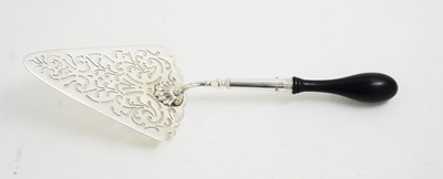 Lot 155 - George II silver tartlet slice