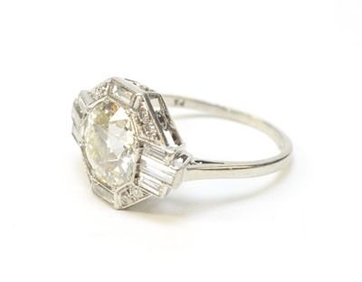 Lot 7 - An Art Deco diamond ring