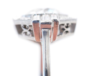 Lot 7 - An Art Deco diamond ring