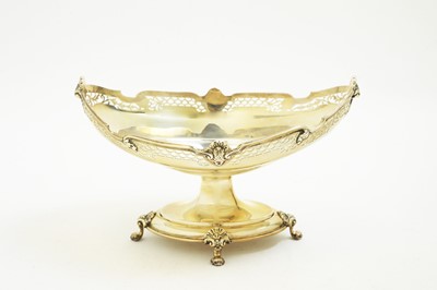 Lot 119 - A George V silver fruit stand
