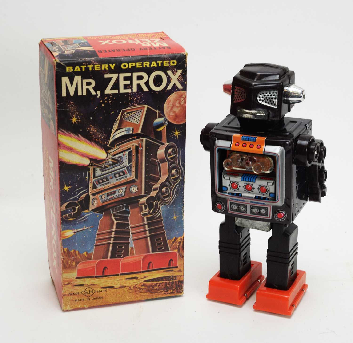 Lot 1133 - A battery-operated 1960's toy robot 