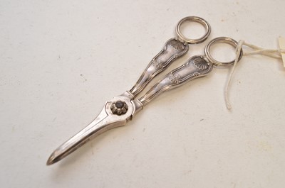 Lot 42 - A pair of Georgian silver grape scissors
