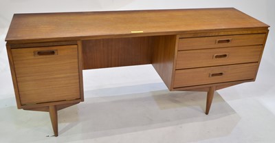 Lot 106 - A Mid 20th C kneehole dressing table/side unit.