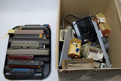 Lot 185 - A selection of Hornby and other 00-gauge model railway stock.
