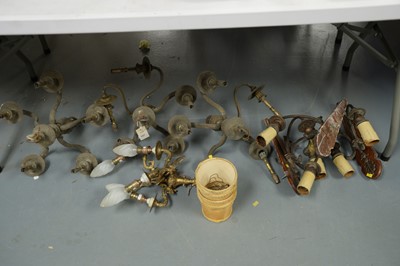 Lot 167 - Light fittings.