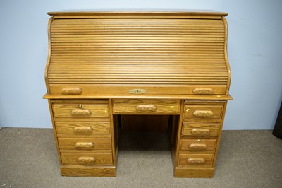 Lot 123 - 20th Century reproduction oak roll top desk