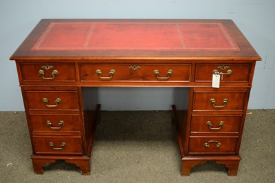 Lot 95 - 20th Century stained yew wood pedestal desk