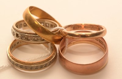 Lot 207 - A selection of rings