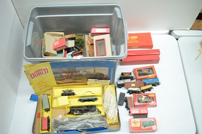 Lot 917 - Hornby Dublo model railway equipment.