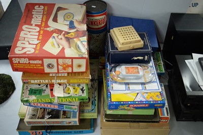Lot 292 - A quantity of boxed games and toys.