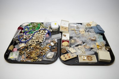 Lot 330 - A quantity of costume and other jewellery.