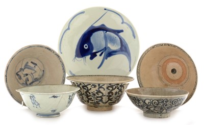 Lot 416 - Five Swatow ware bowls and a modern dish