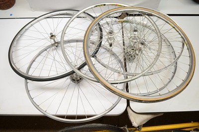 Lot 725 - Six road bike wheels.
