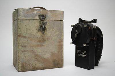 Lot 761 - An Admiralty pattern 197881 portable signalling lantern.