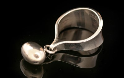 Lot 737 - Vivianna Torun Bulow-Hube for Georg Jensen, silver pod ring