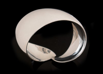 Lot 745 - Regitze Overgaard for Georg Jensen, a sterling silver bangle