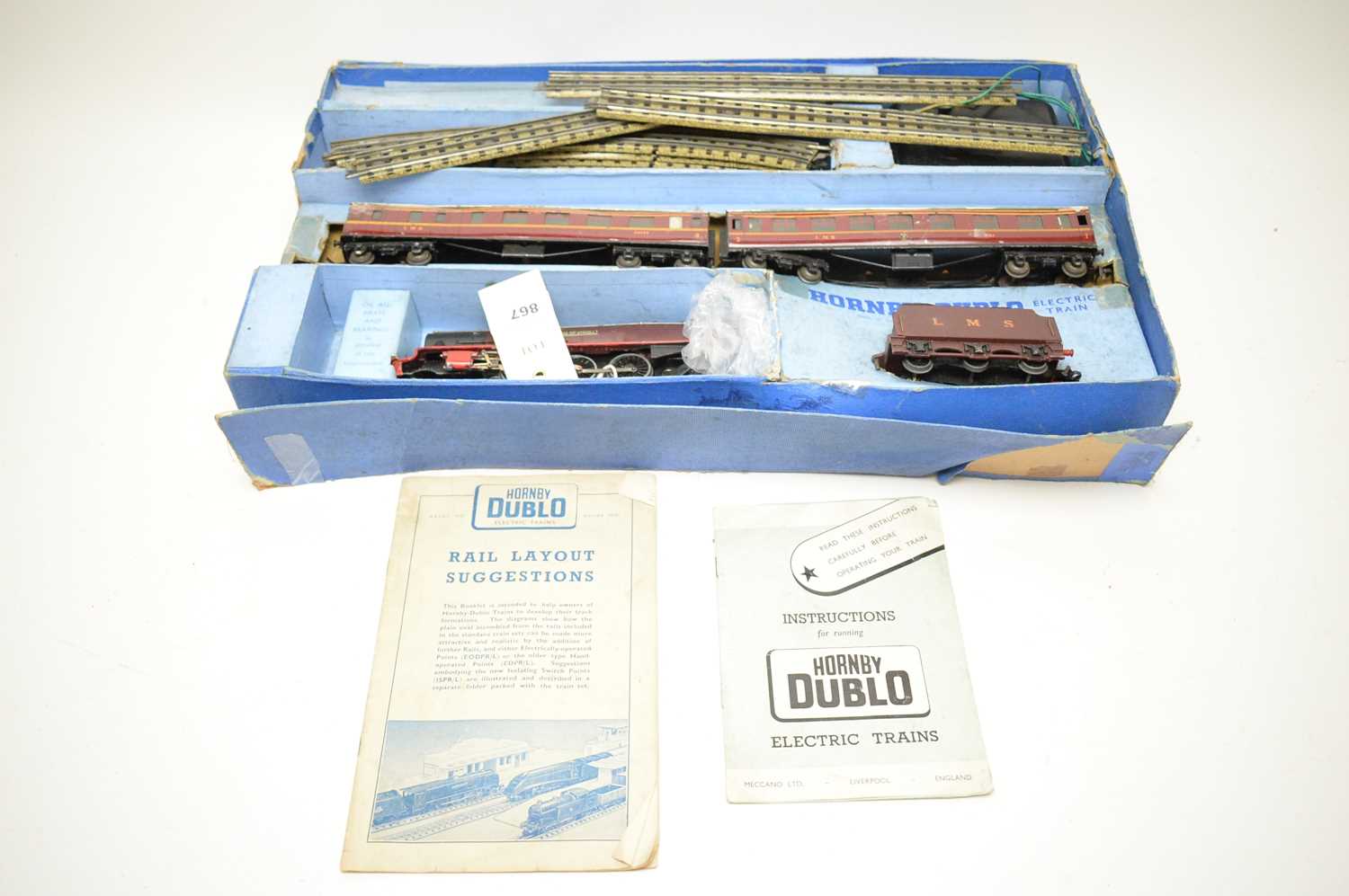 Lot 867 - Hornby Dublo passenger train set.