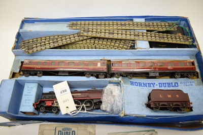 Lot 867 - Hornby Dublo passenger train set.