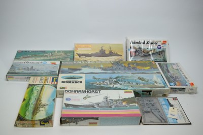 Lot 869 - Plastic construction kits.