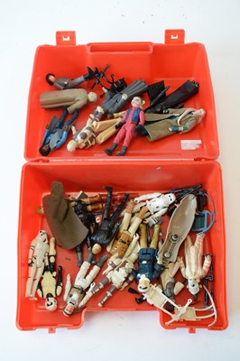 Lot 1045 - Star Wars Thermos and figures