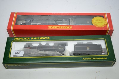 Lot 922 - Hornby 00-gauge locomotives.