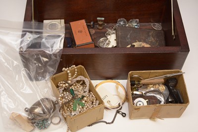 Lot 257 - A small quantity of costume jewellery