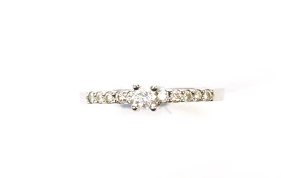 Lot 72 - A diamond ring