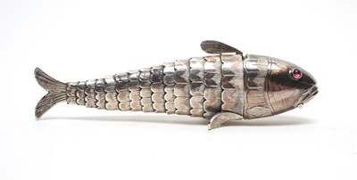 Lot 208 - Early 20th C Danish silver reticulated fish pattern snuff box.