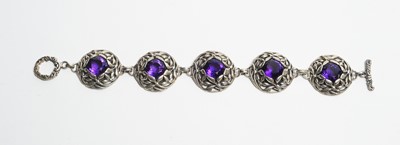 Lot 24 - An amethyst and silver bracelet