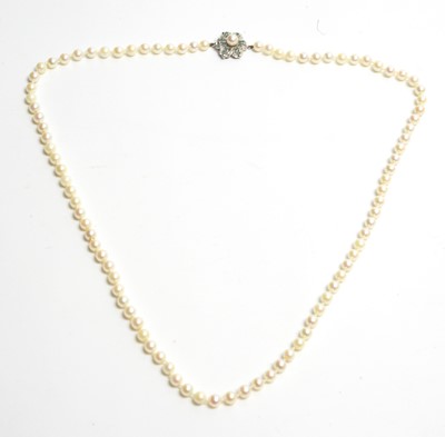 Lot 165 - A single row cultured pearl necklace