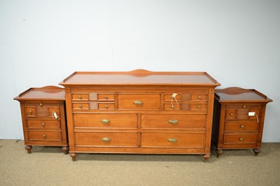 Lot 67 - Collection of 20th Century Apogeo bedroom furniture.
