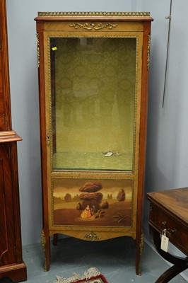 Lot 124 - 20th C mahogany vitrine.