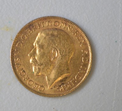 Lot 189 - George V gold sovereign, 1914