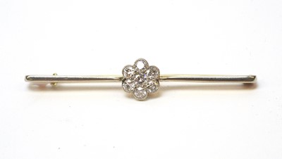 Lot 3 - A diamond cluster ring.