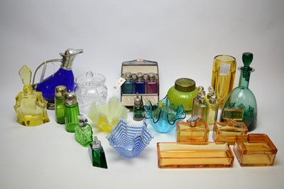 Lot 222 - A quantity of glassware including scent bottles etc.