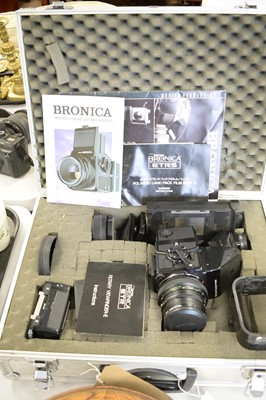 Lot 351 - A Zenza Bronica camera set