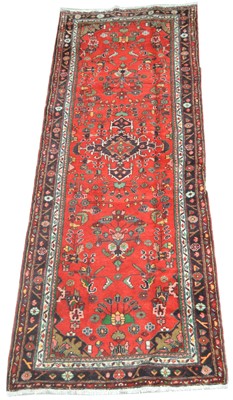Lot 369 - Toyserkan runner
