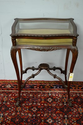 Lot 57 - A 20th Century mahogany bijouterie table