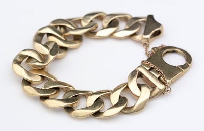 Lot 302 - 9ct. yellow gold bracelet.