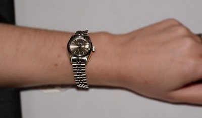 Lot 123 - A ladies steel cased Rolex Oyster Perpetual Date wristwatch