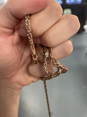 Lot 157 - A 9ct. yellow gold necklace.