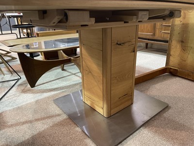 Lot 47 - Venjakob light oak extending dining table