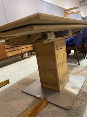 Lot 47 - Venjakob light oak extending dining table