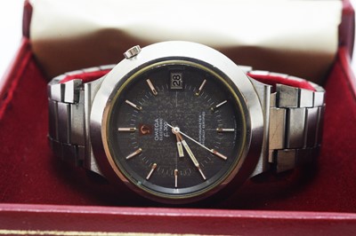 Lot 210 - Omega Electric F300 wristwatch with box