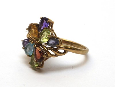 Lot 227 - Gem-set ring