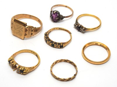 Lot 216 - A selection of rings